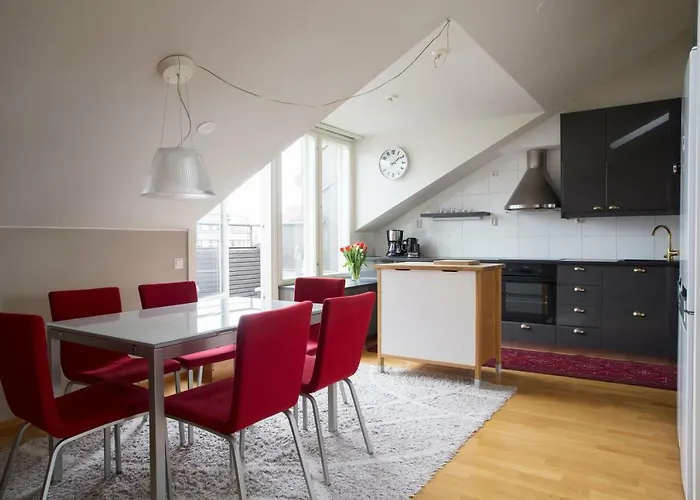 2Ndhomes 2Br City Center Penthouse With Balcony And Sauna